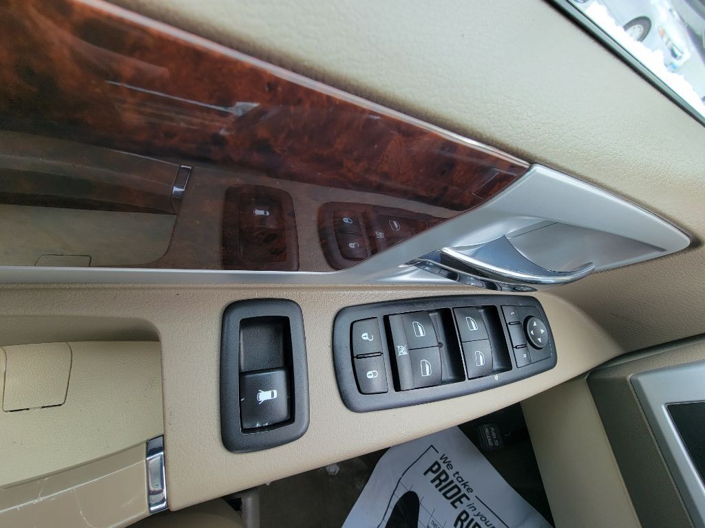 2010 Chrysler Town & Country Image 21