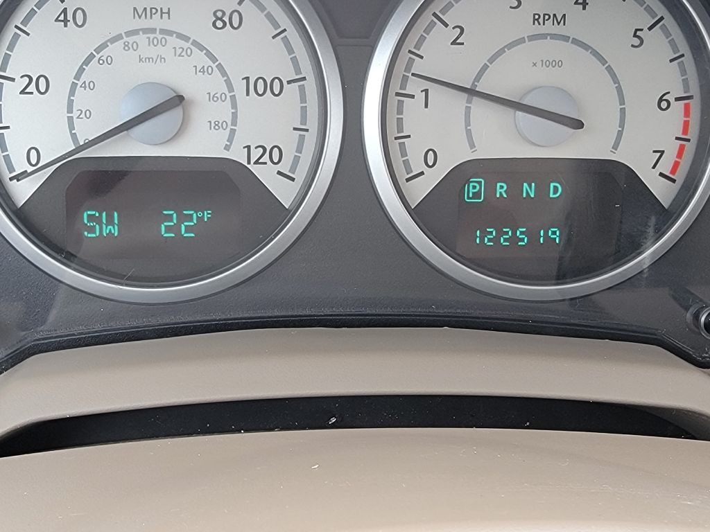 2010 Chrysler Town & Country Image 24