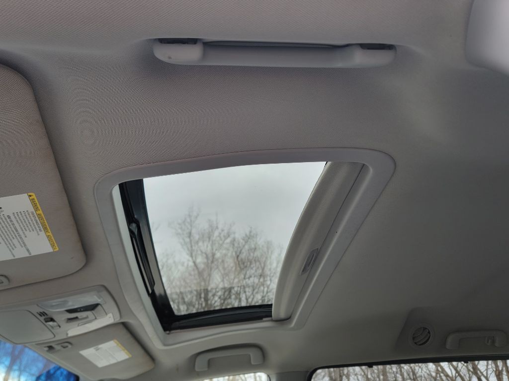 2015 Toyota Sienna Image 17