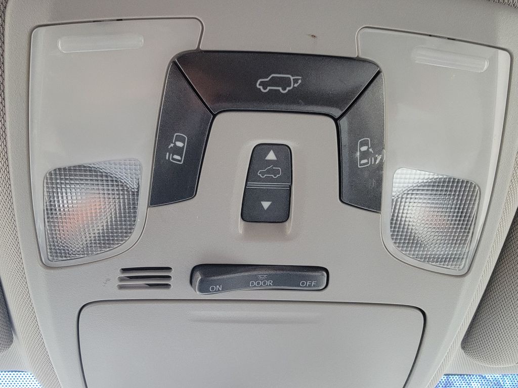 2015 Toyota Sienna Image 18