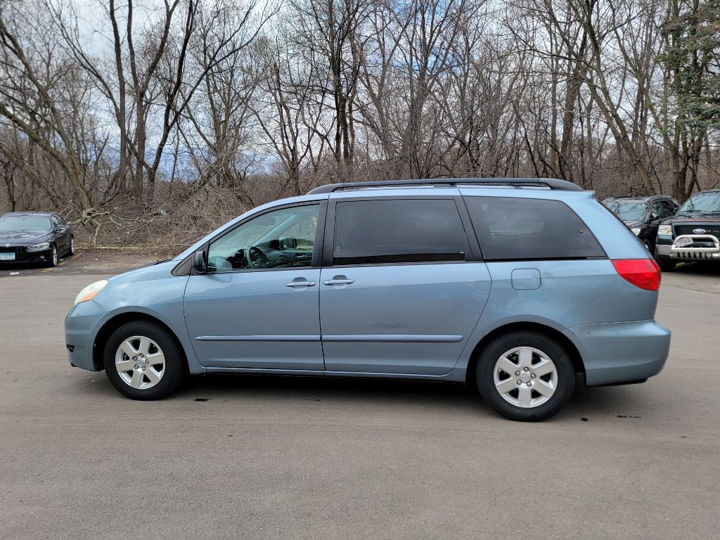 2010 Toyota Sienna Image 5