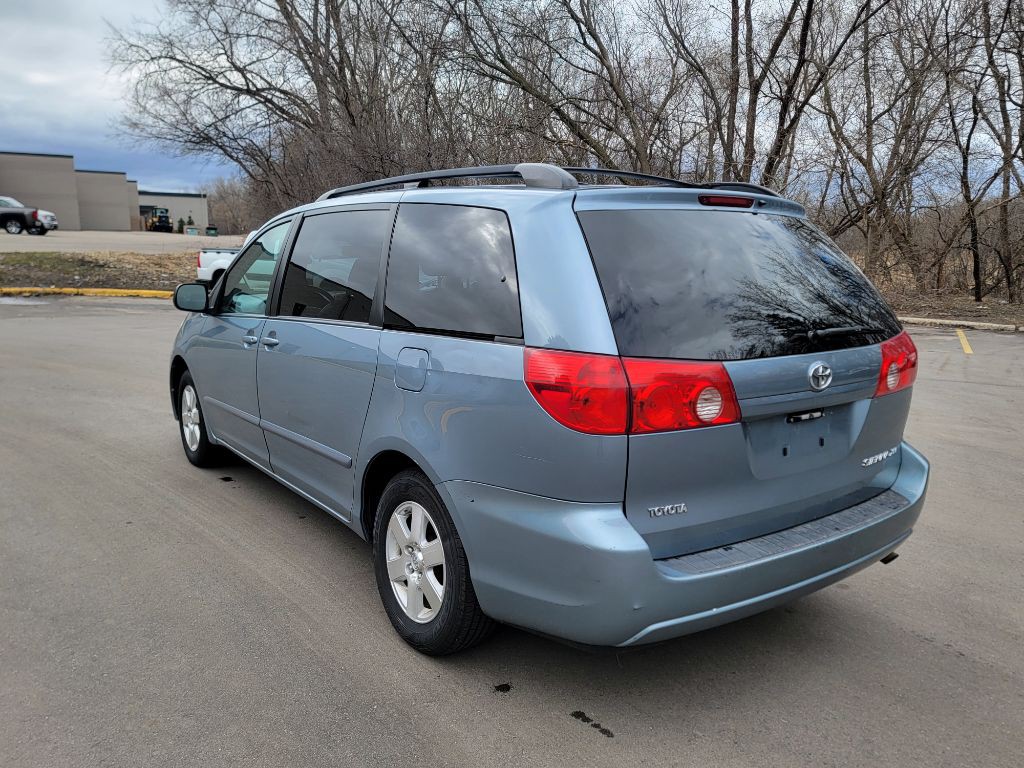 2010 Toyota Sienna Image 6