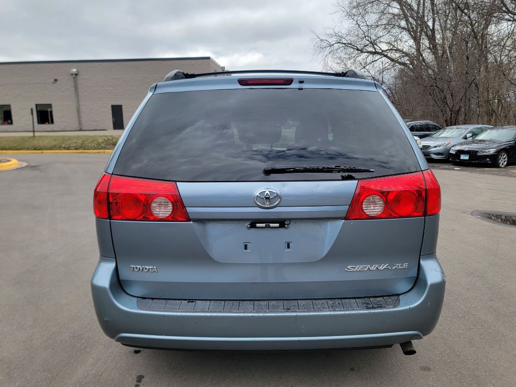 2010 Toyota Sienna Image 8