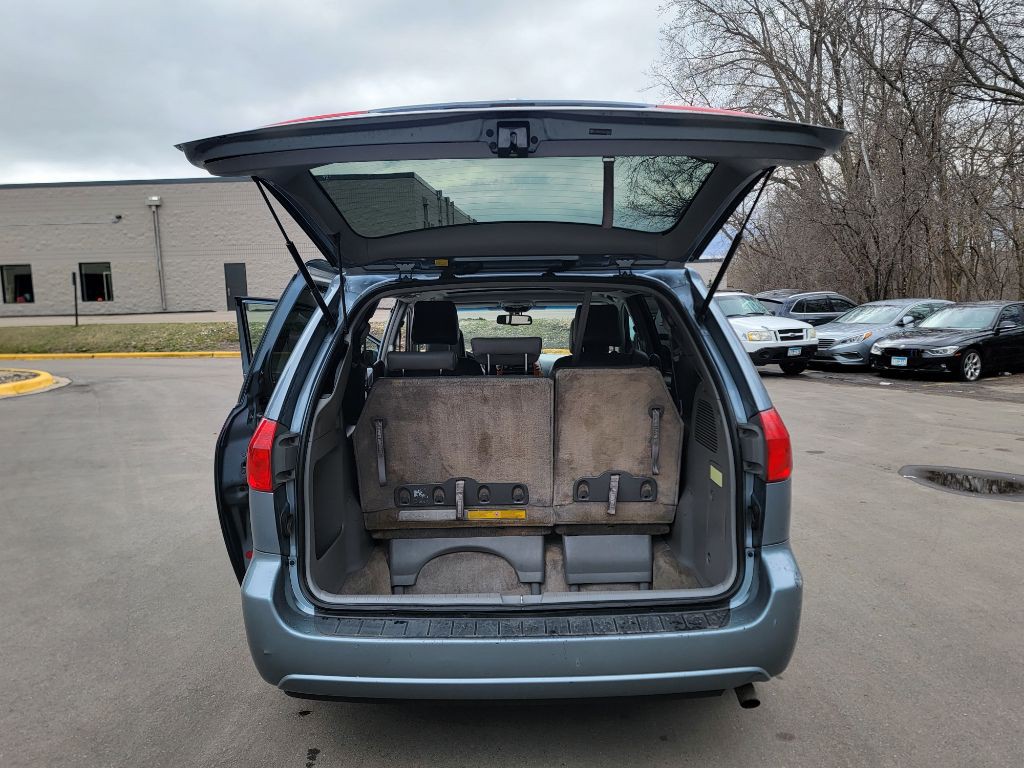 2010 Toyota Sienna Image 10