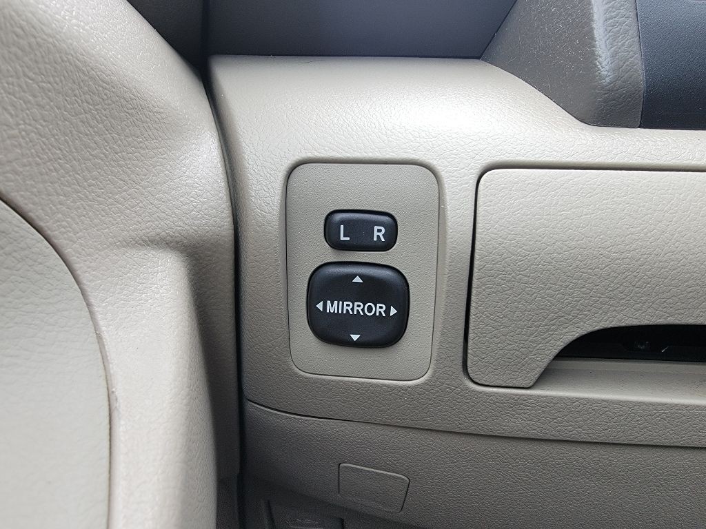 2008 Toyota Camry Image 18