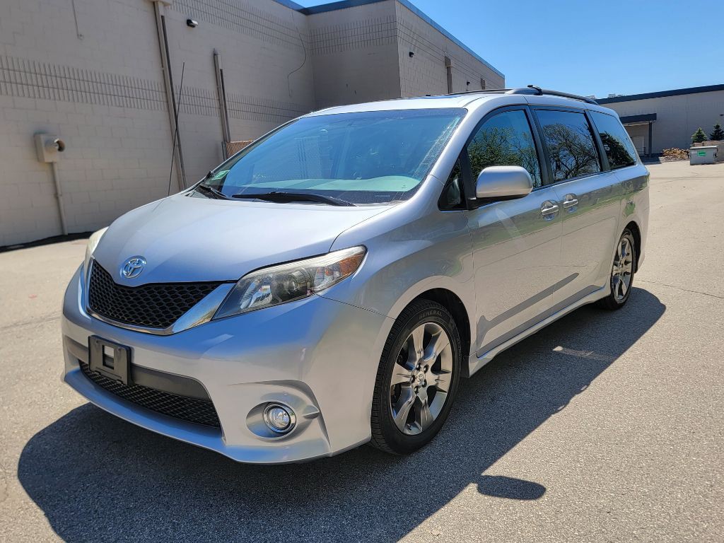 2011 Toyota Sienna Image 11