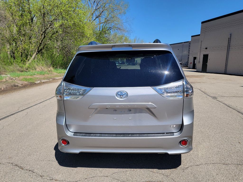2011 Toyota Sienna Image 15