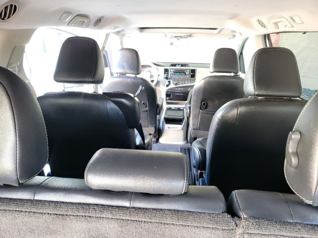 2011 Toyota Sienna Image 18
