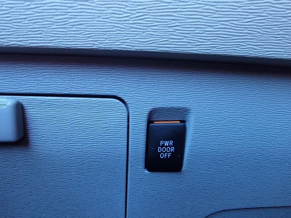 2011 Toyota Sienna Image 30
