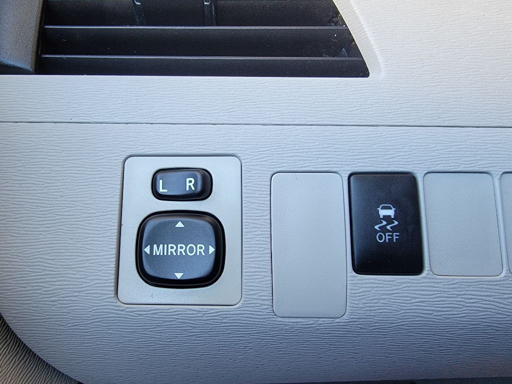2011 Toyota Sienna Image 31