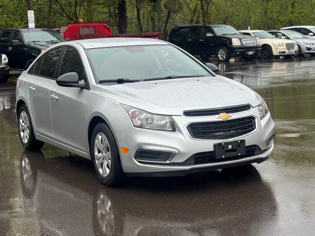 2015 Chevrolet Cruze Image 2