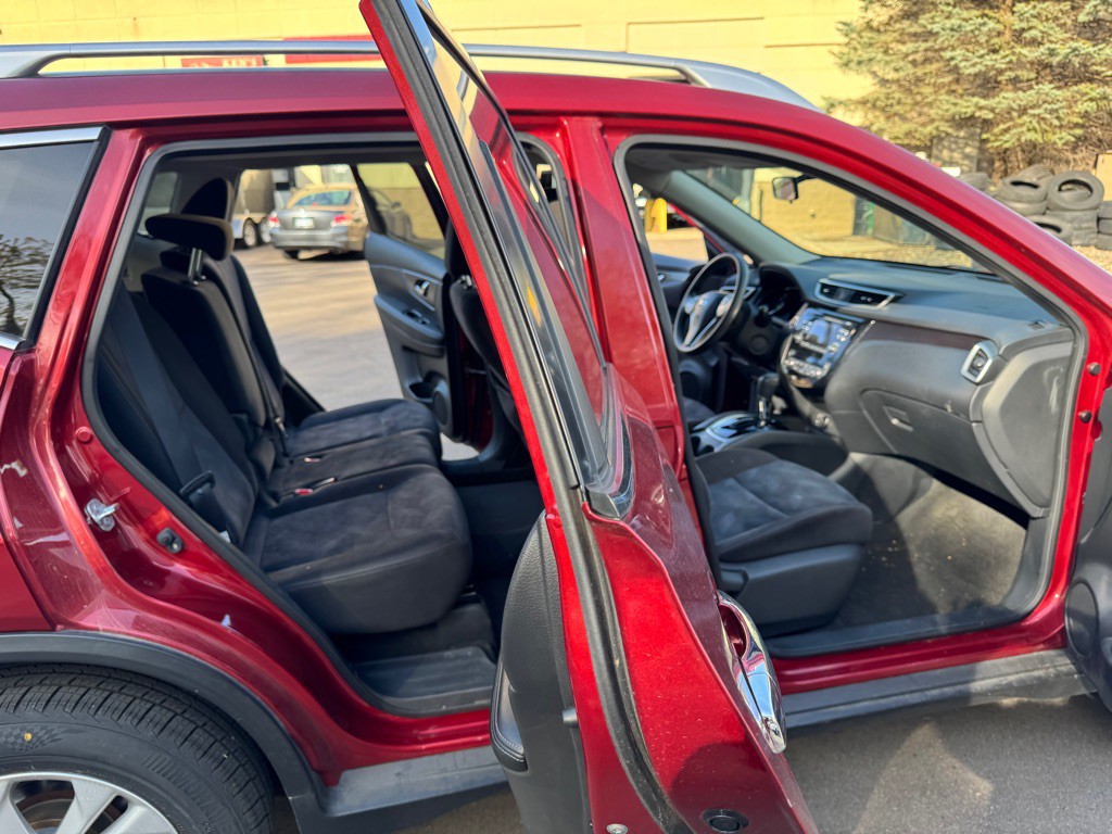 2015 Nissan Rogue Image 18