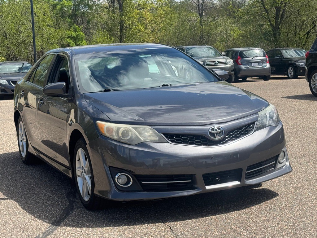 2014 Toyota Camry Image 2