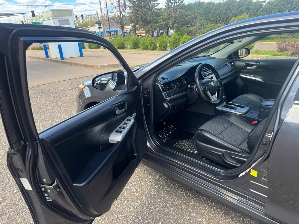 2014 Toyota Camry Image 5