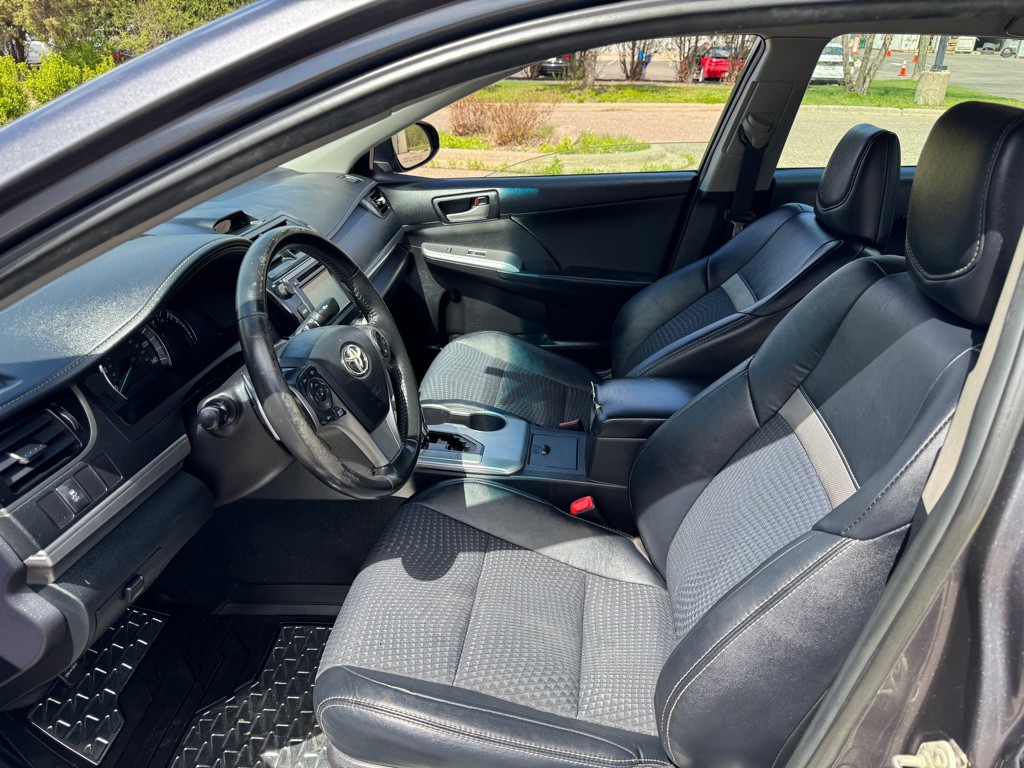 2014 Toyota Camry Image 12