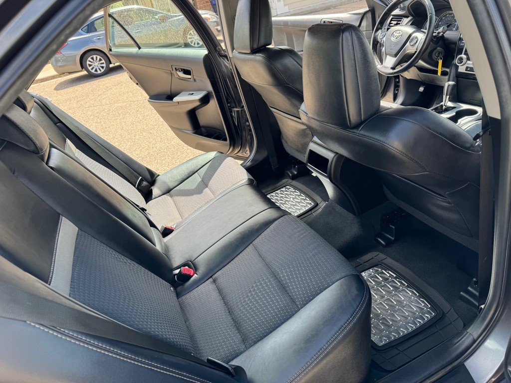 2014 Toyota Camry Image 15