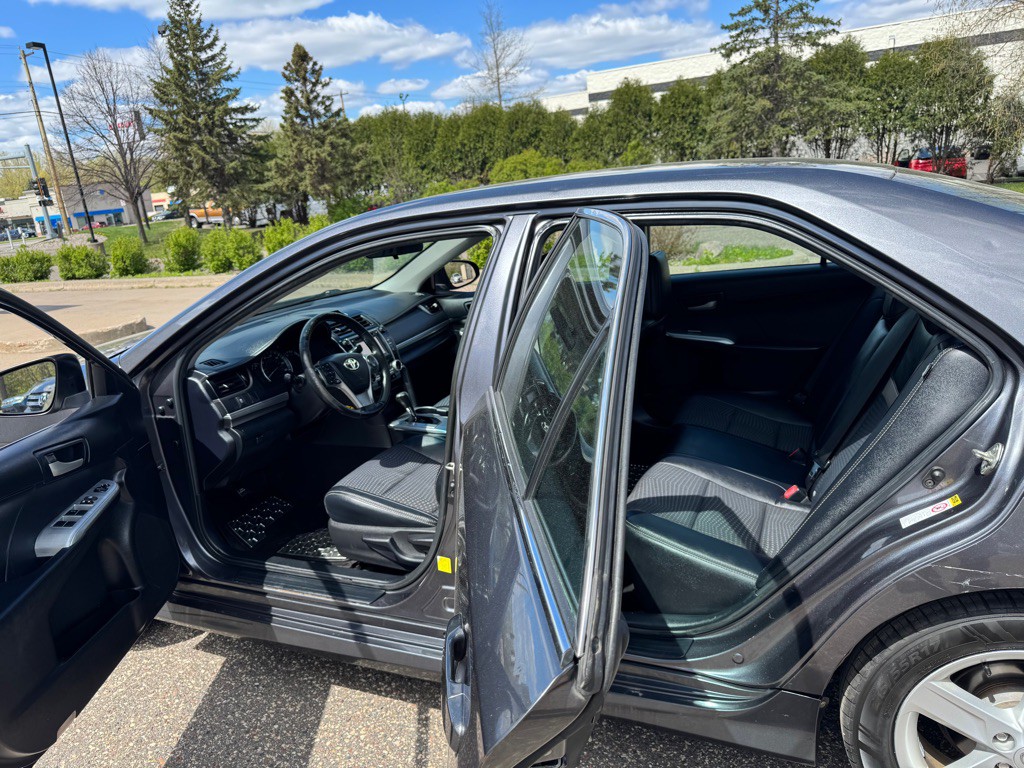2014 Toyota Camry Image 16