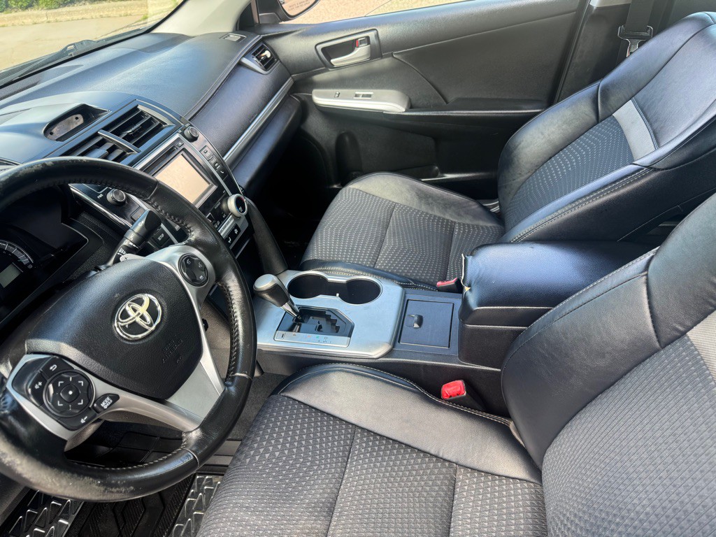 2014 Toyota Camry Image 17