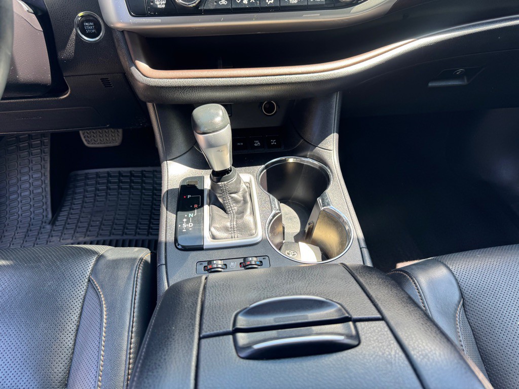 2016 Toyota Highlander Image 8