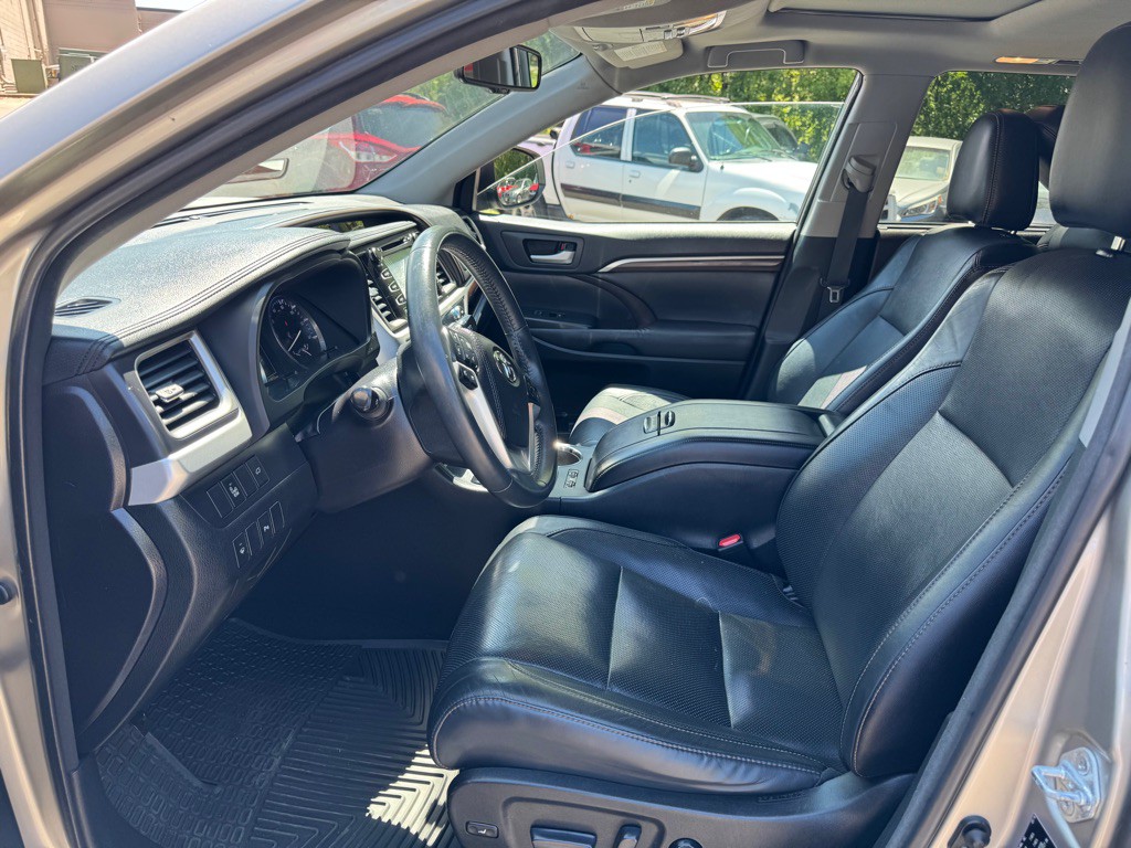 2016 Toyota Highlander Image 11