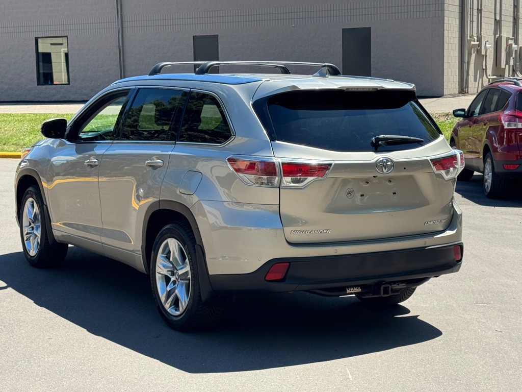 2016 Toyota Highlander Image 14