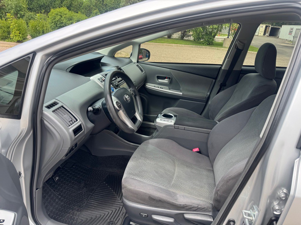 2013 Toyota Prius Image 6