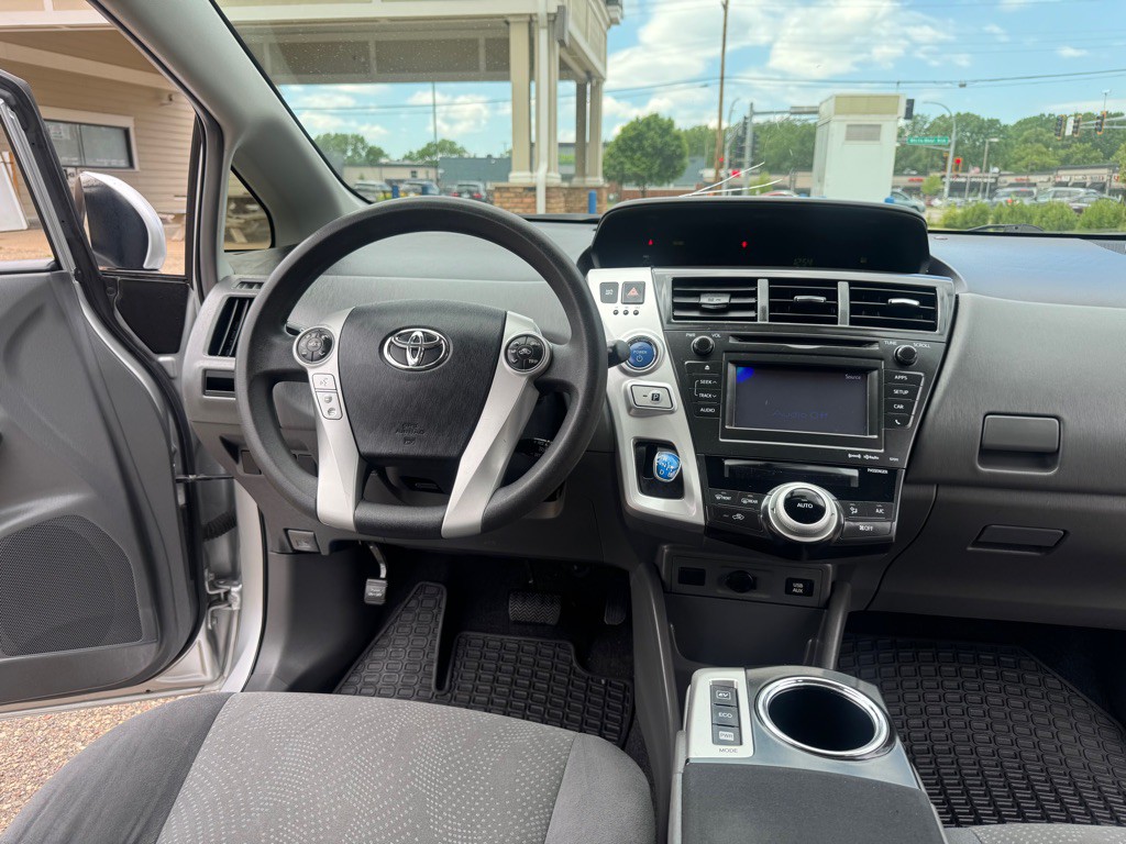 2013 Toyota Prius Image 8