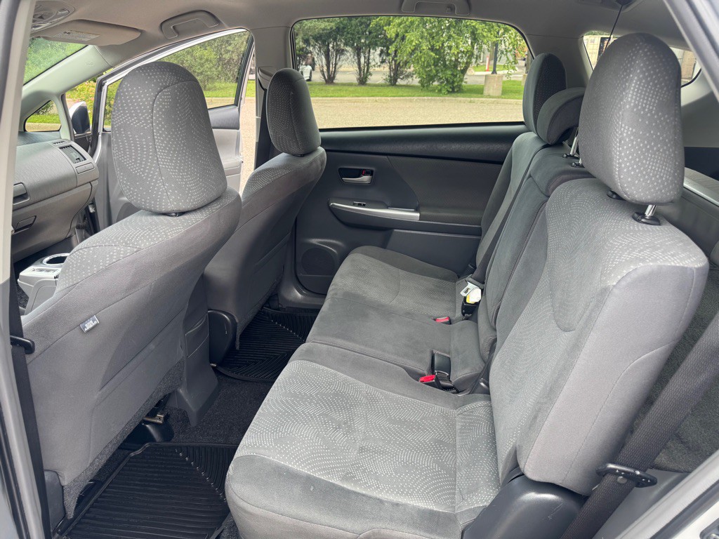 2013 Toyota Prius Image 9