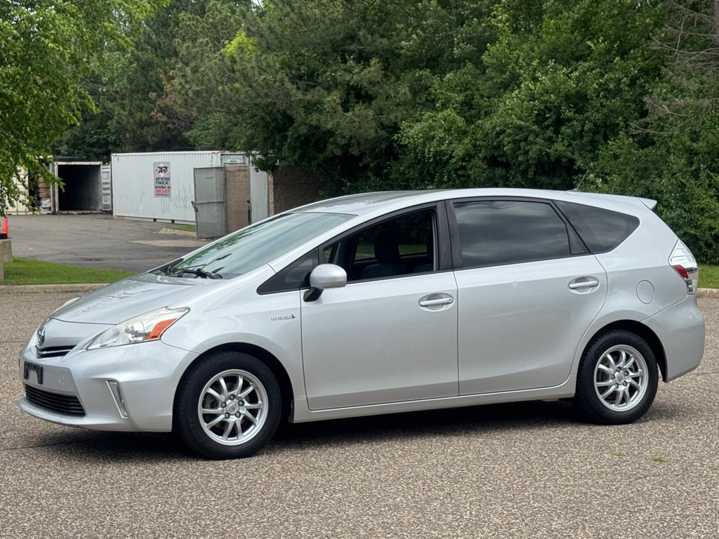 2013 Toyota Prius Image 11