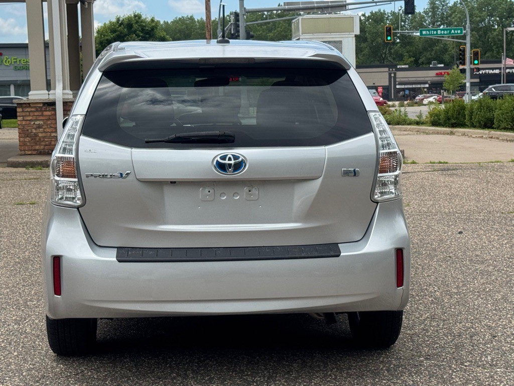 2013 Toyota Prius Image 12
