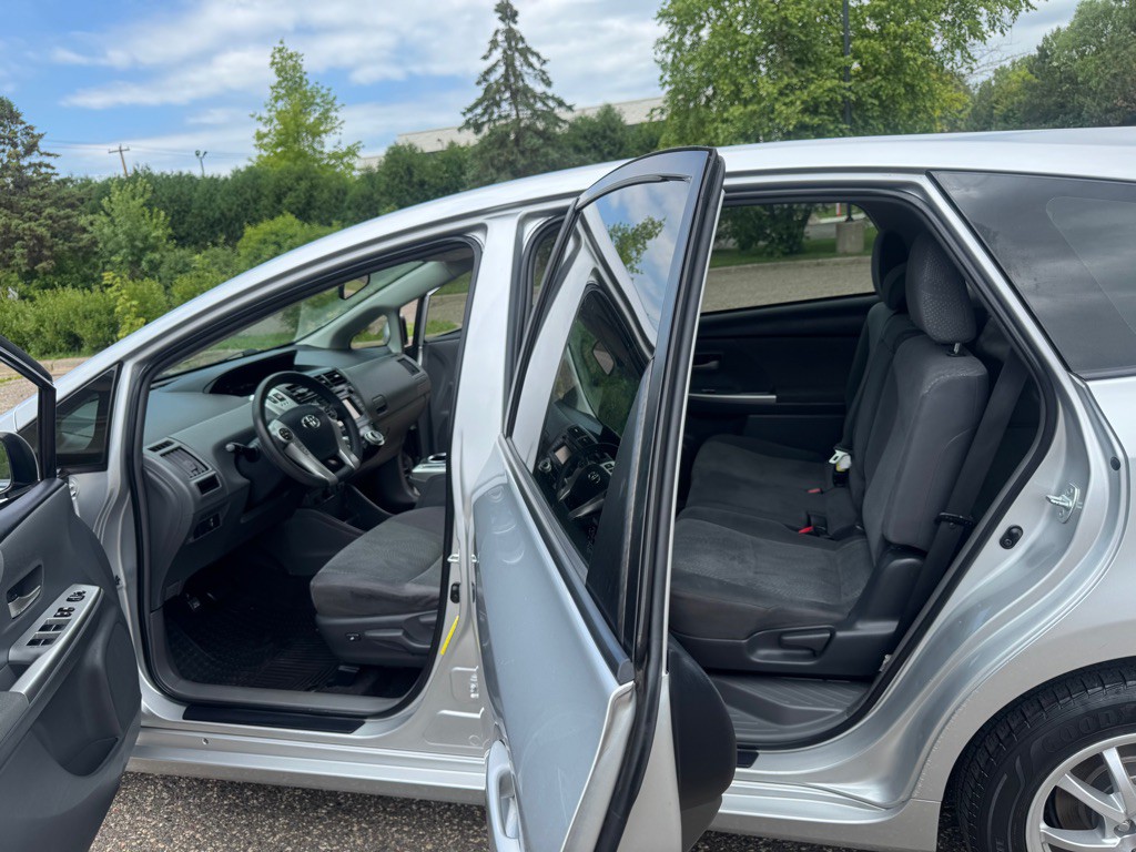 2013 Toyota Prius Image 15