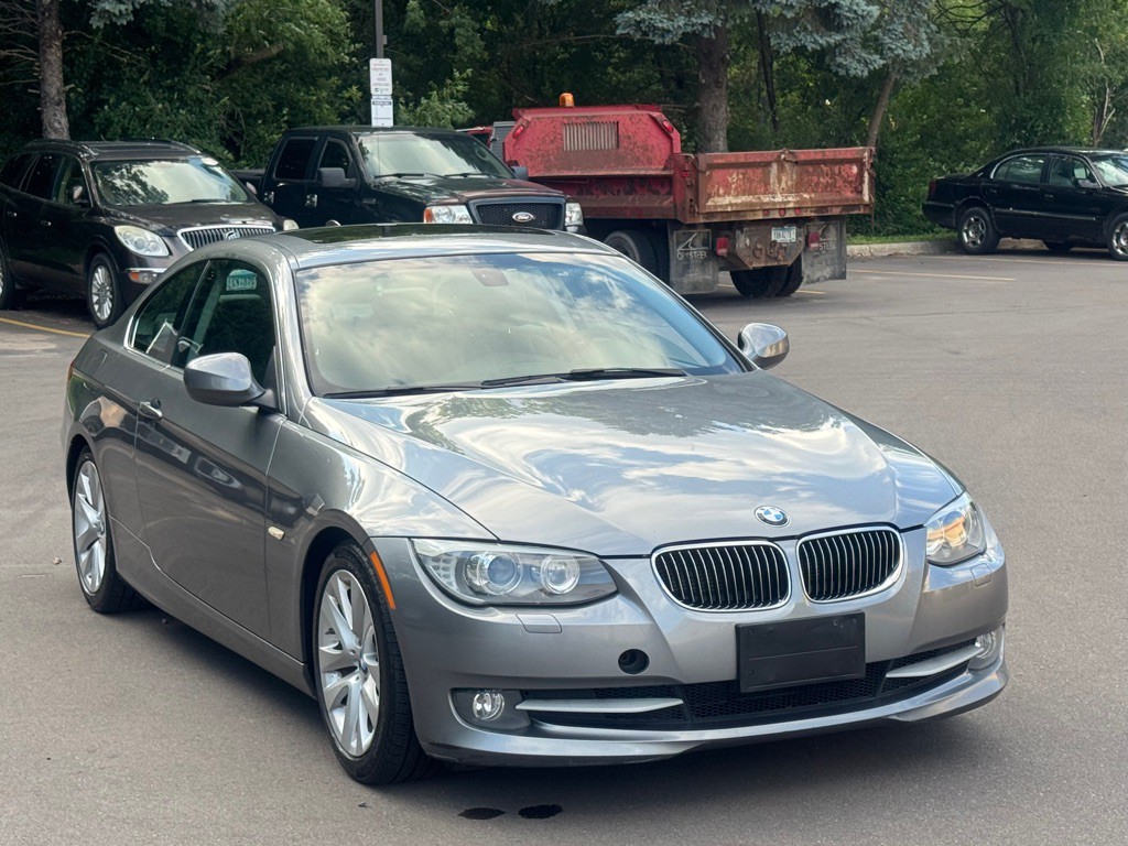 2013 BMW 3 Series Image 1