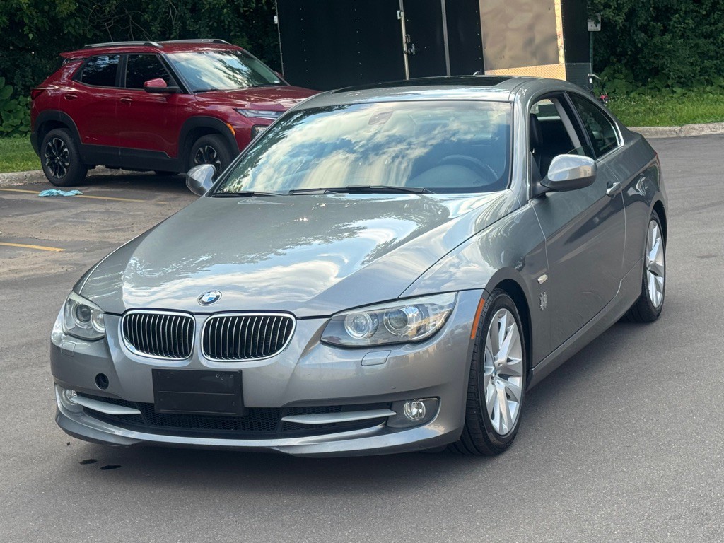 2013 BMW 3 Series Image 2