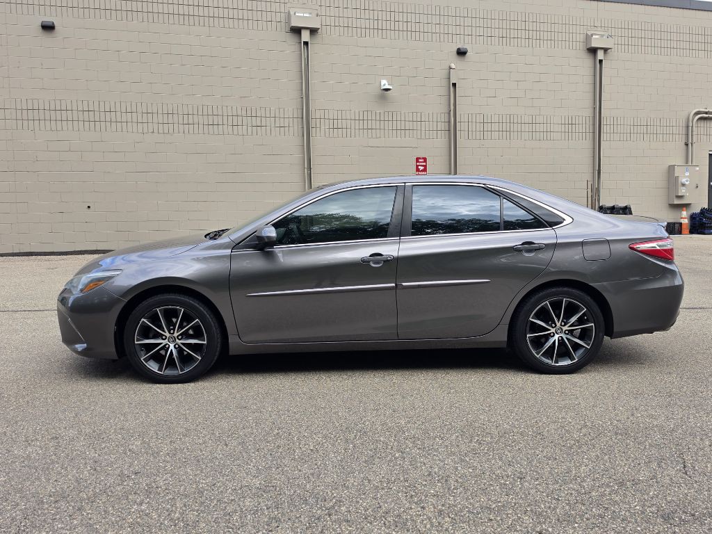 2017 Toyota Camry Image 10