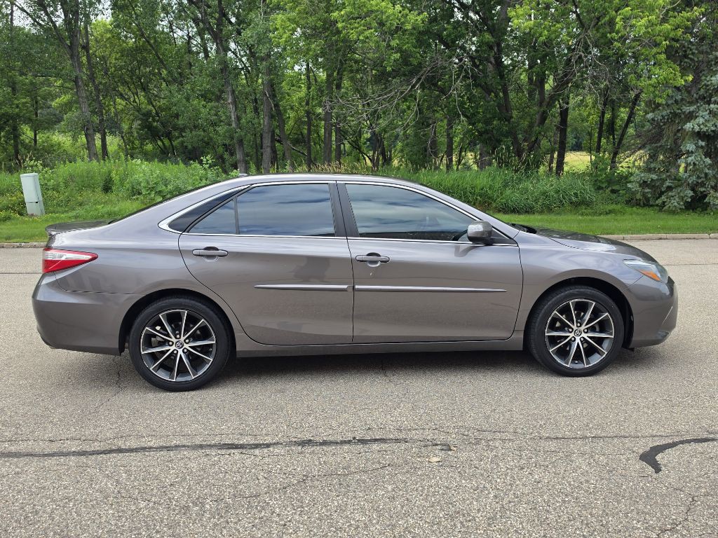 2017 Toyota Camry Image 11