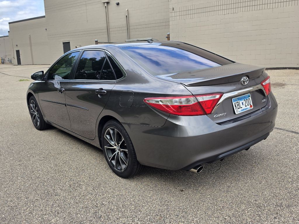 2017 Toyota Camry Image 13