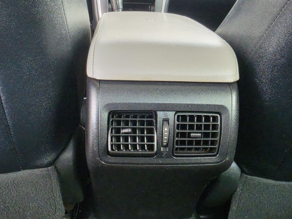 2017 Toyota Camry Image 16