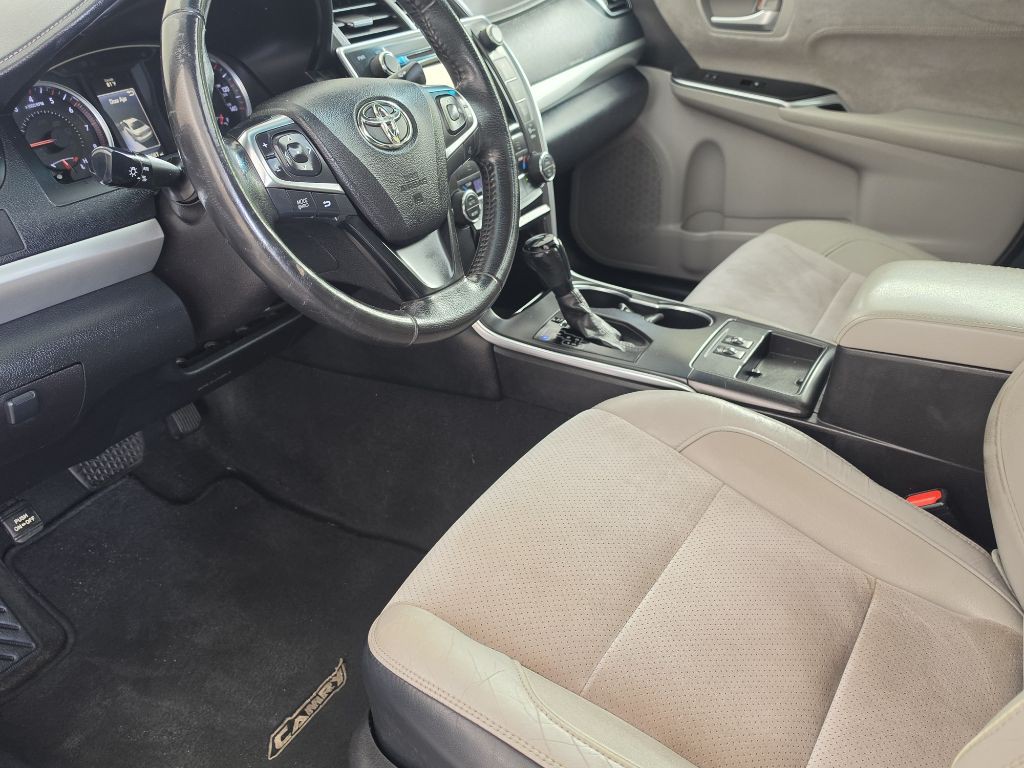 2017 Toyota Camry Image 20