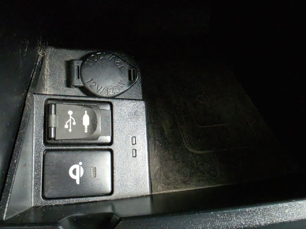 2017 Toyota Camry Image 23
