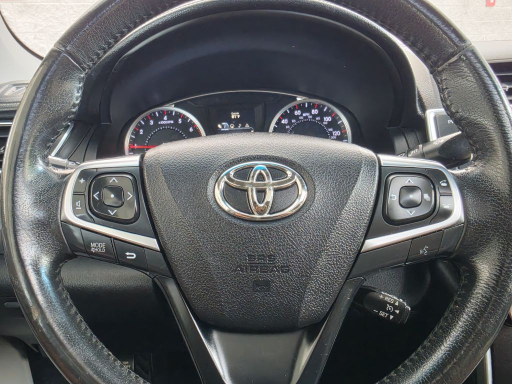 2017 Toyota Camry Image 30