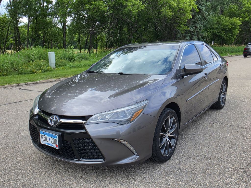 2017 Toyota Camry Image 2