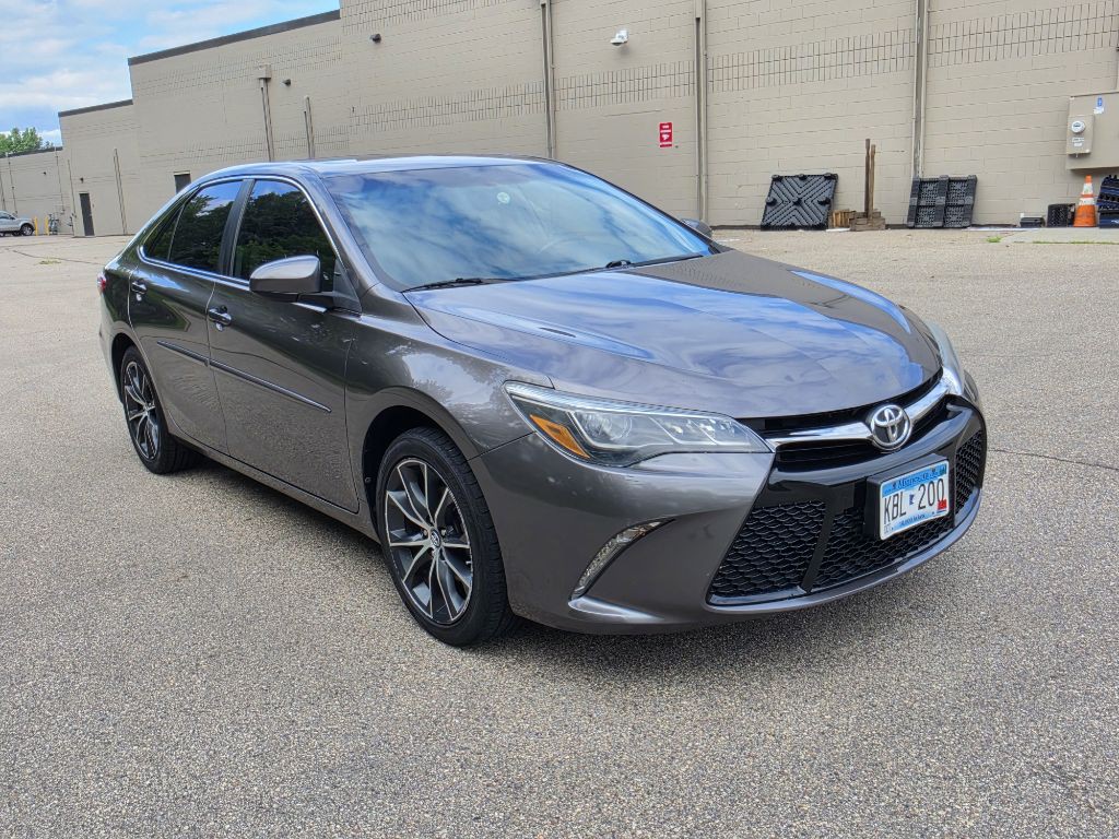 2017 Toyota Camry Image 3