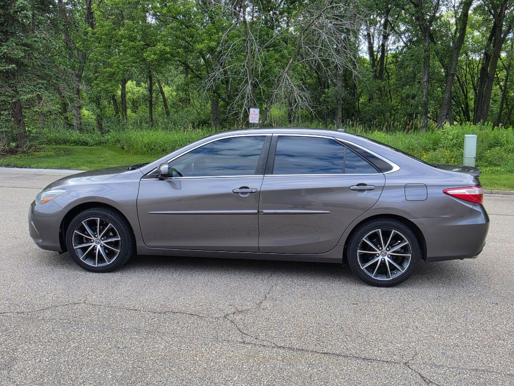 2017 Toyota Camry Image 9