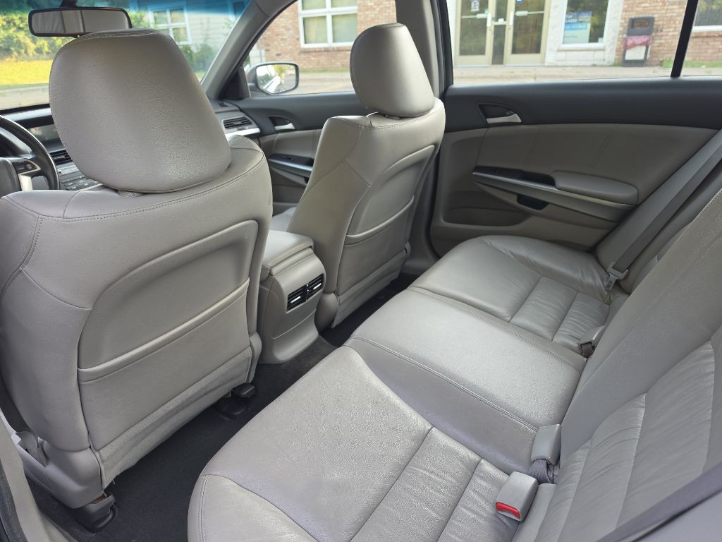 2010 Honda Accord Image 17