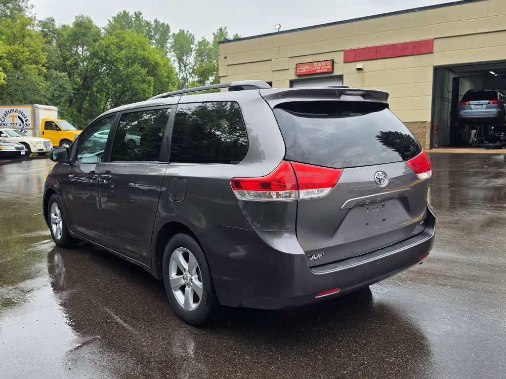 2011 Toyota Sienna Image 8