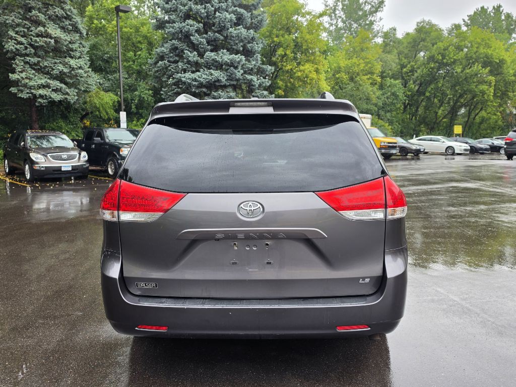 2011 Toyota Sienna Image 9