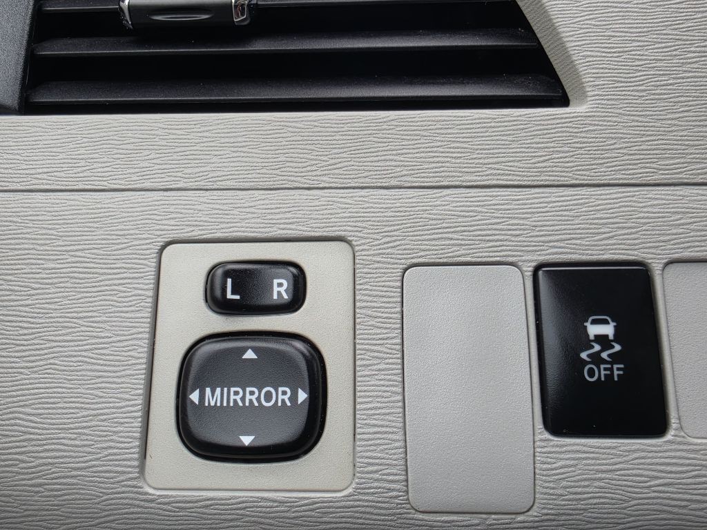 2011 Toyota Sienna Image 19