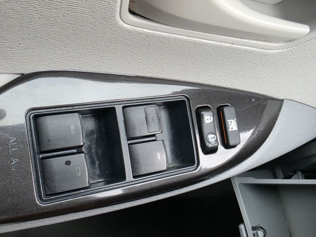 2011 Toyota Sienna Image 21