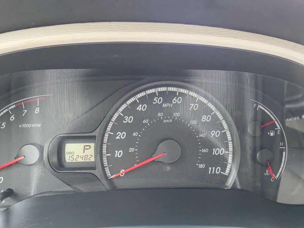 2011 Toyota Sienna Image 25