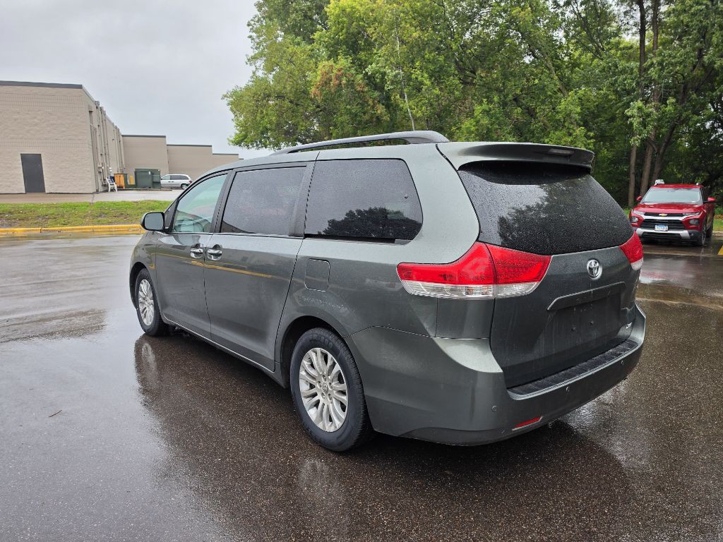 2014 Toyota Sienna Image 7